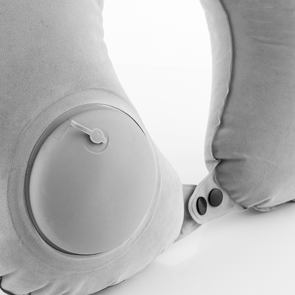 Selvoppblæsende nakkepude